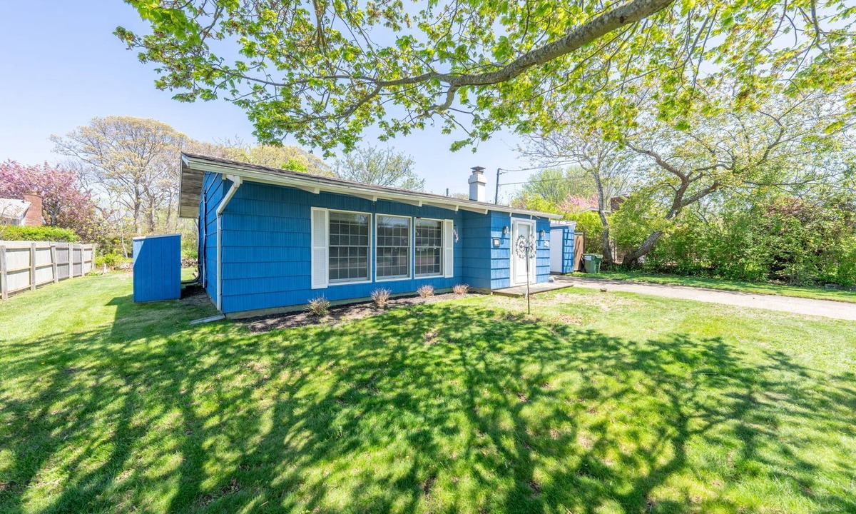Culloden Shores House | Montauk Beach Retreat — 3BR, Steps to Beach, BBQ, Patio & Outdoor Shower
