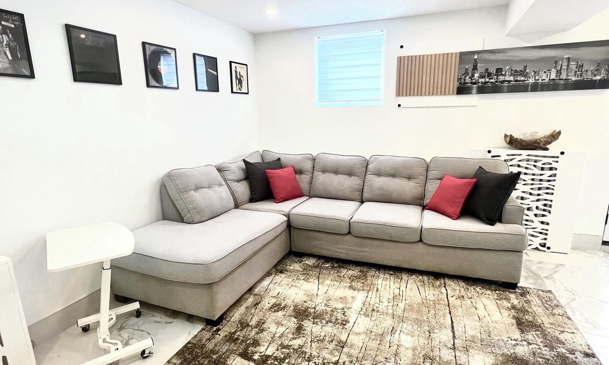Lakeview House | Month to Month Newly-Built 1 bedroom Unit with a Private Backyard