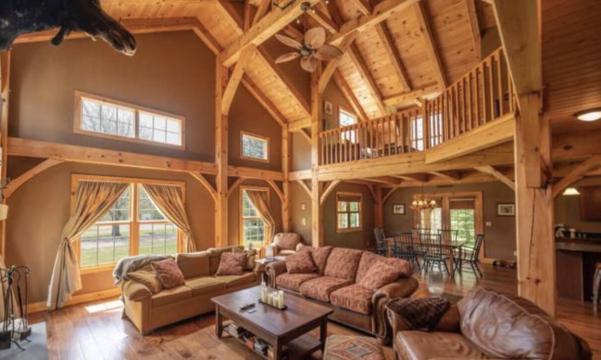 West Dover Cabin | Moose Head Lodge Located 5 Minutes from Mount Snow!