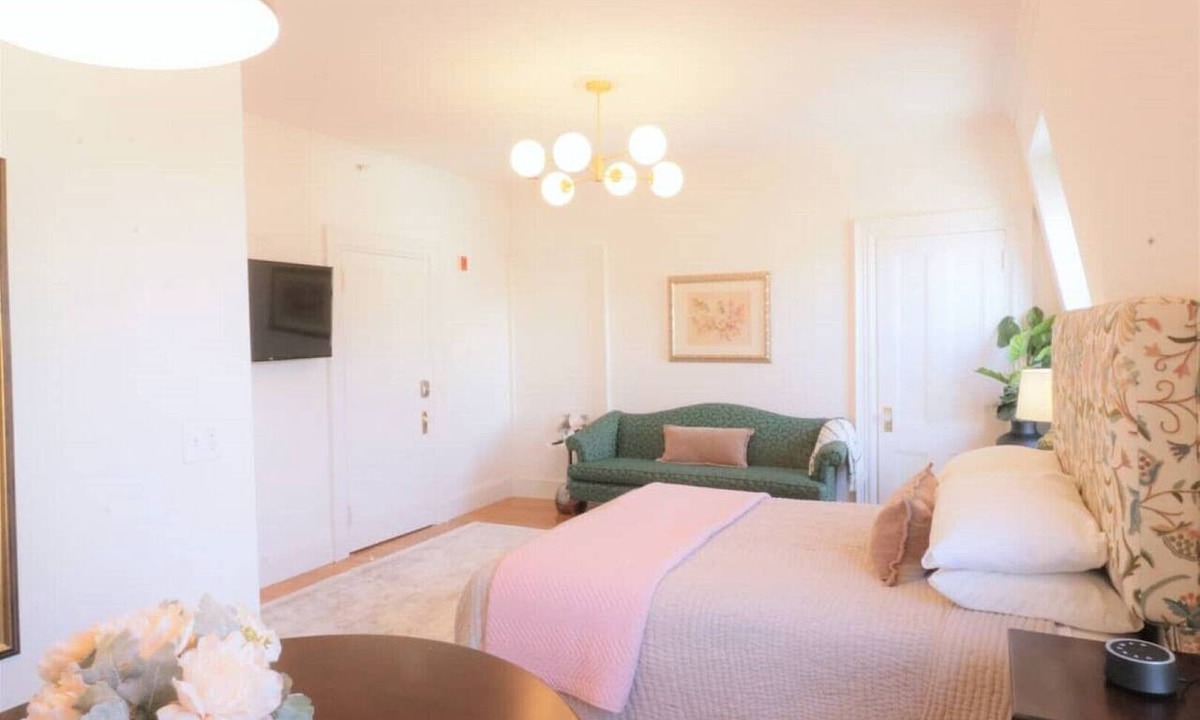 Parkside Hotel | Morrill Mansion Inn | 4 | Self Check In | Parking