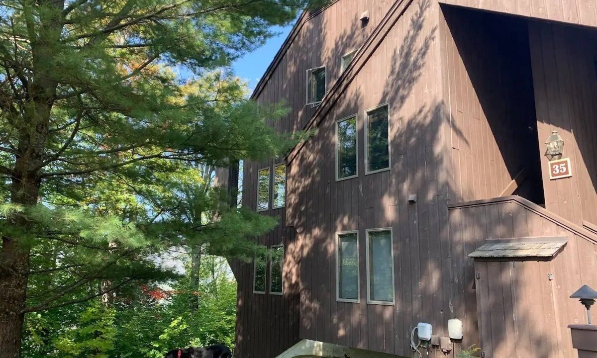 Plymouth Ski Chalet | Mountain Chalet- 15 Mins to Killington/ Okemo