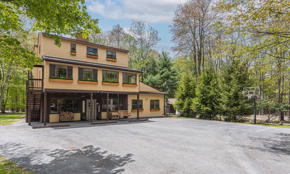 Lake Harmony Estates Cabin | Mountain House Hot Tub Pool Table Fire Pit Private beach Walkable to the Lake.