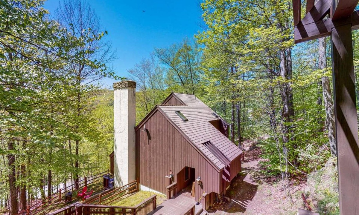 Plymouth House | Mountain Retreat near Okemo | Spectacular Views