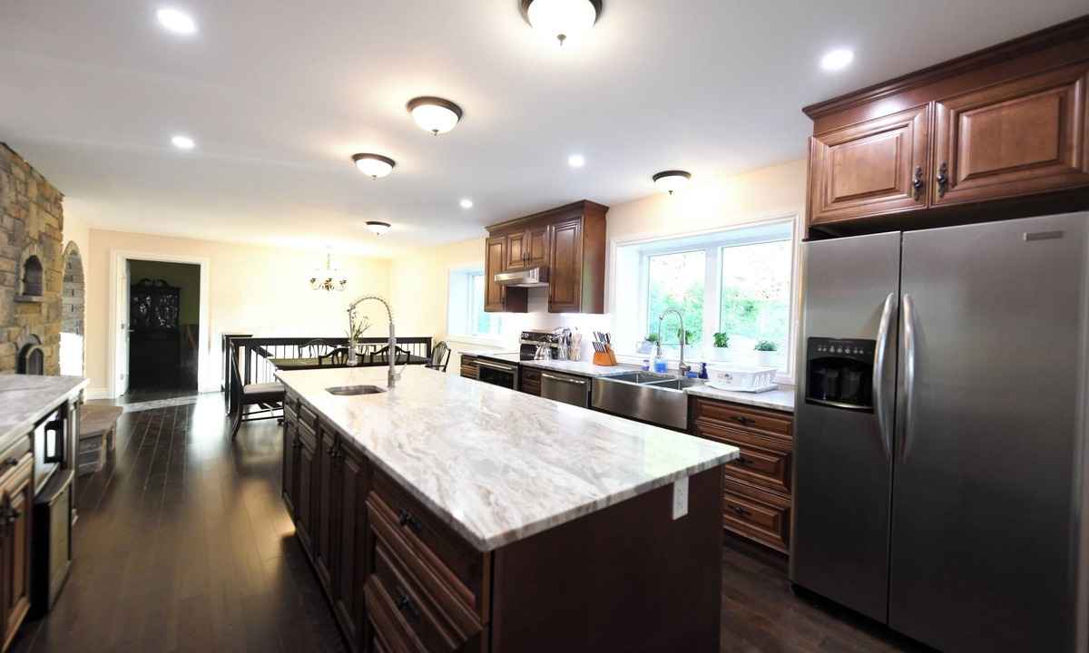 Killaloe Cottage | Mountain View Lodge - Brand New 8 Bedroom Home with 150 acres of privacy