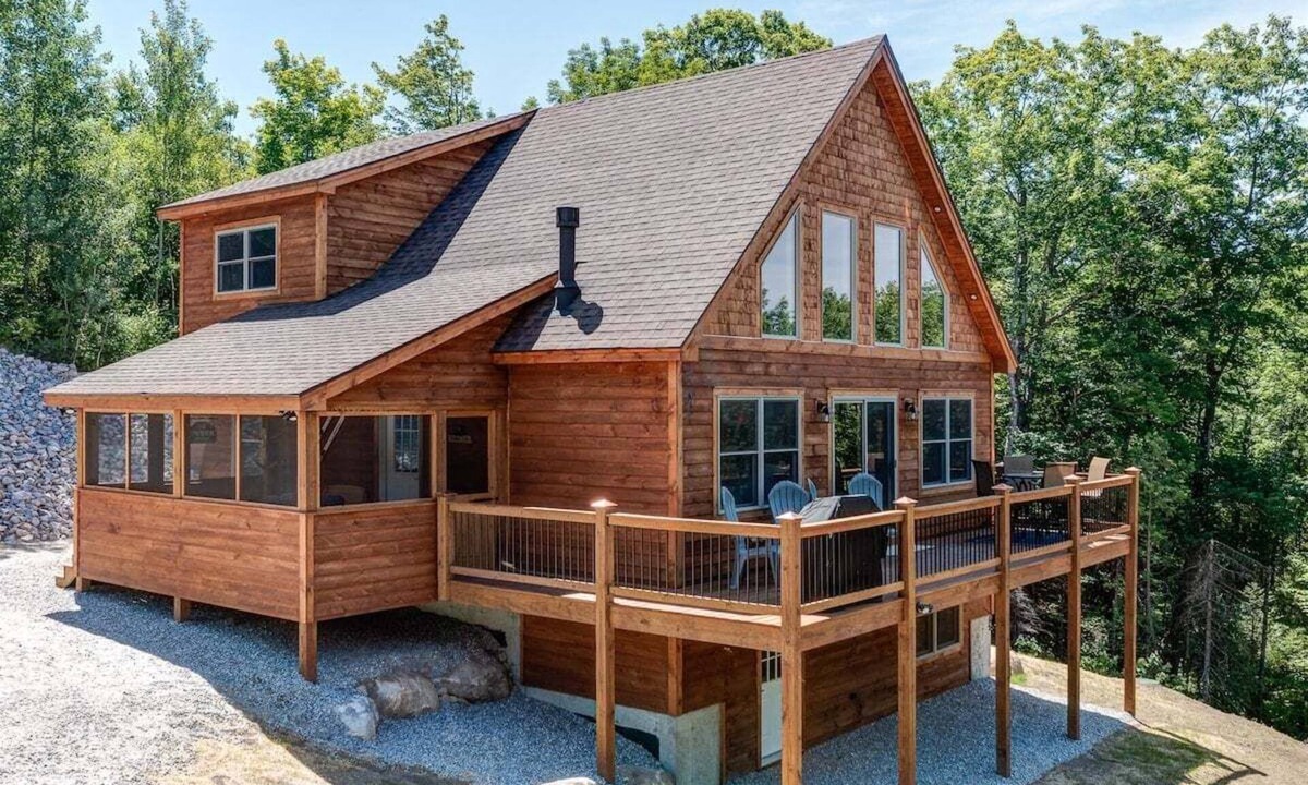 Bethel House | Mountainside Chalet Retreat | Hot Tub | Fireplace | Pool Table | Screened Porch