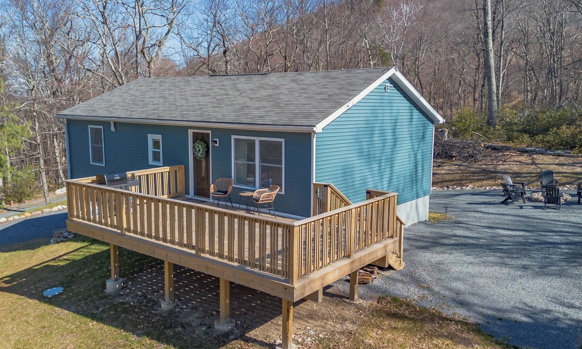 Cragsmoor House | Mountaintop Escape | Hiking | Biking | Renovated