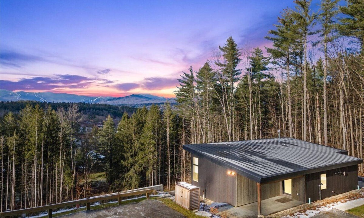 Stowe Hollow House | Mountaintop Retreat, Stunning Views - The Kelley