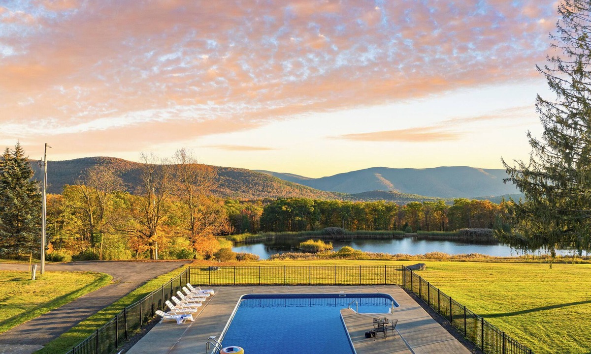 East Jewett House | Mountainview Estate | Private Lake + Heated Pool, Spa + Game Room | 12BR Retreat