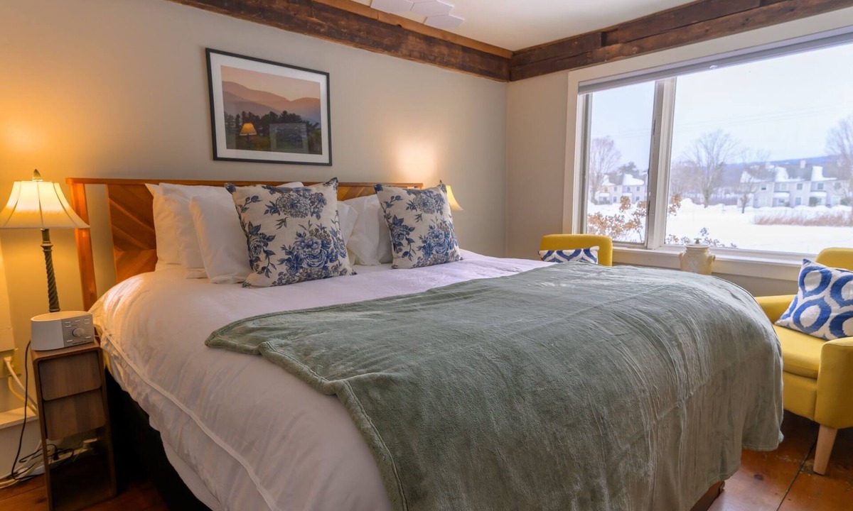 Stowe Bed & Breakfast | Mt Clark w/Breakfast at the Brass Lantern Inn