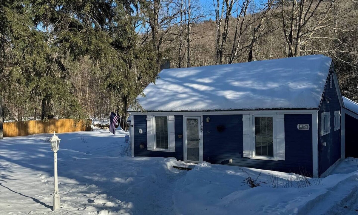 Wardsboro House | Mt Snow/Stratton Ski Cottage w/scenic water views