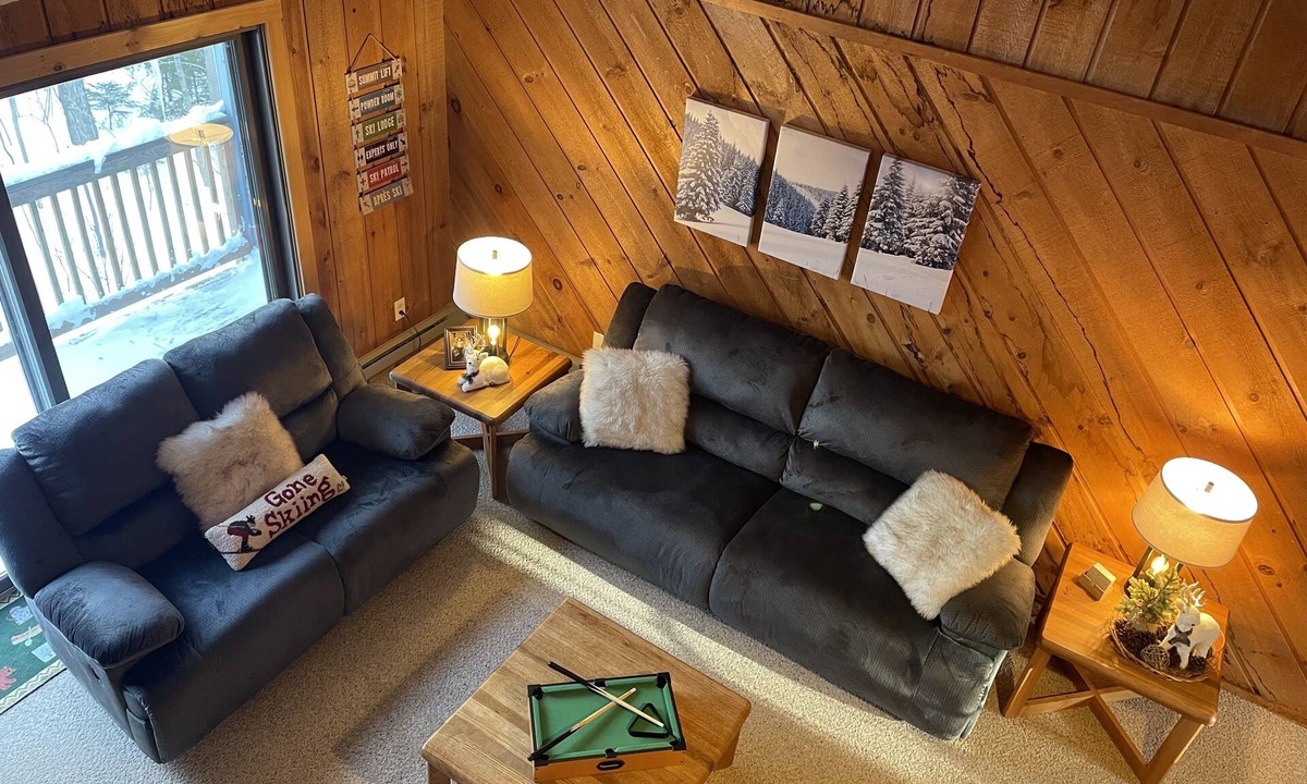 West Dover House | Mt. Snow townhouse with fireplace, 1 mile to the slopes with weekend shuttle!