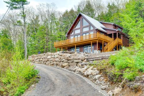 Conway House | Mtn-View Deck: Scenic Conway Log Cabin!