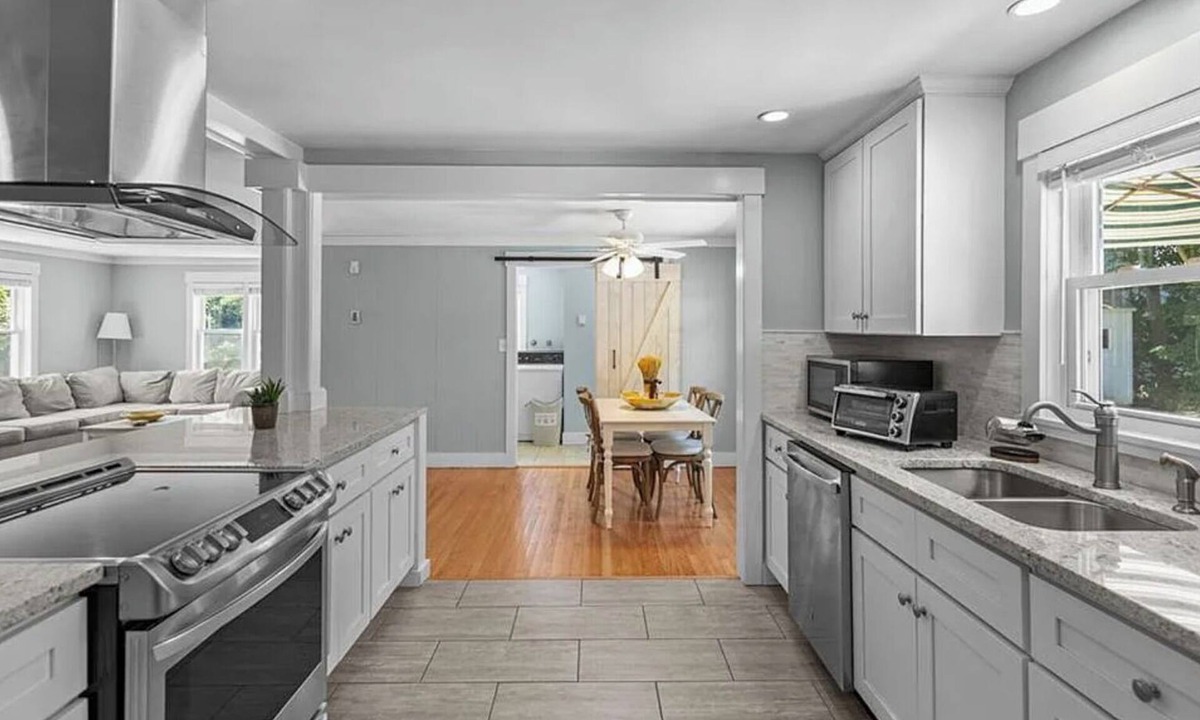 Narragansett House | Narragansett Coastal Retreat-walk to Beach & Pond