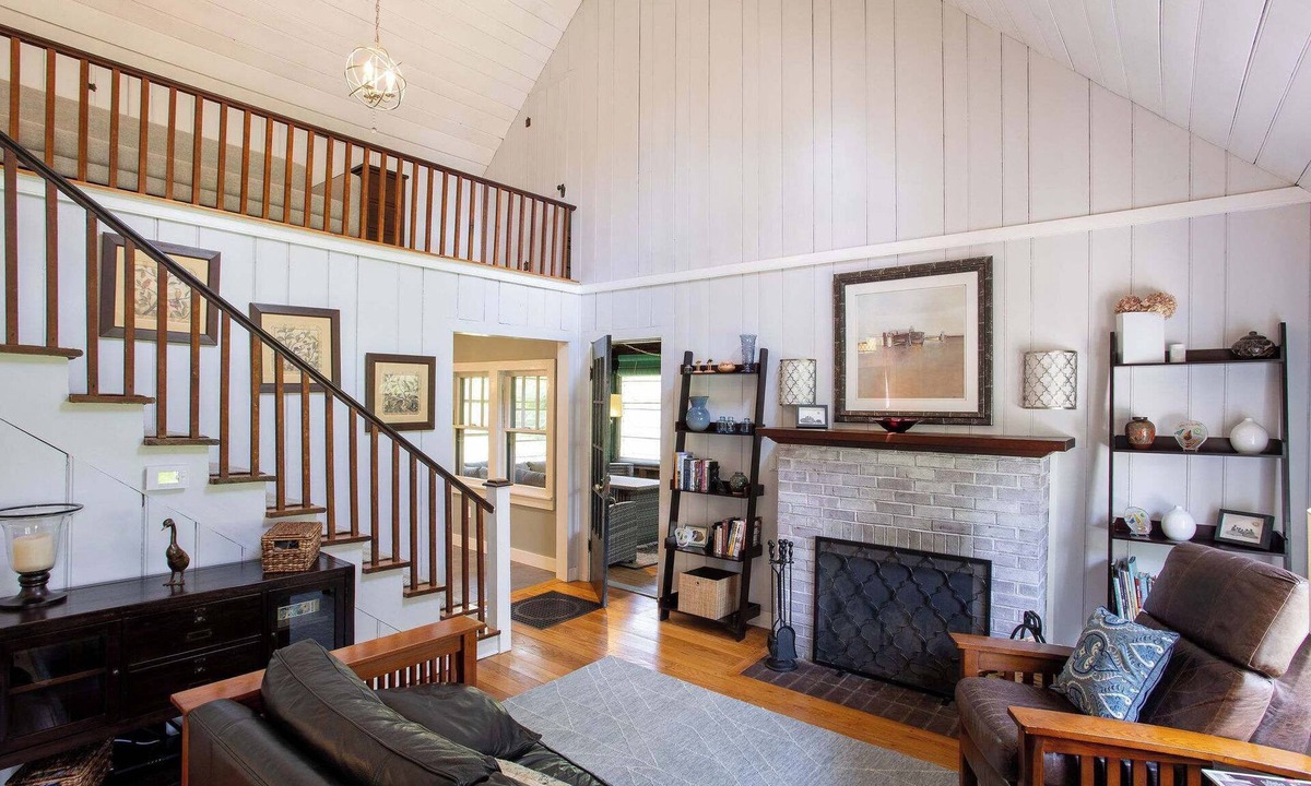 North Egremont House | Nature Retreat Near Prospect Lake