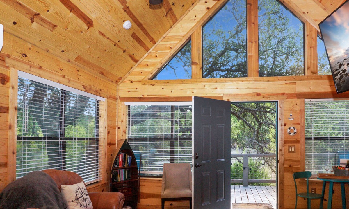 Dripping Springs Cabin | Nautical Treehouse Escape w/Queen Bed, Fire Pit, Grill & Pond Views