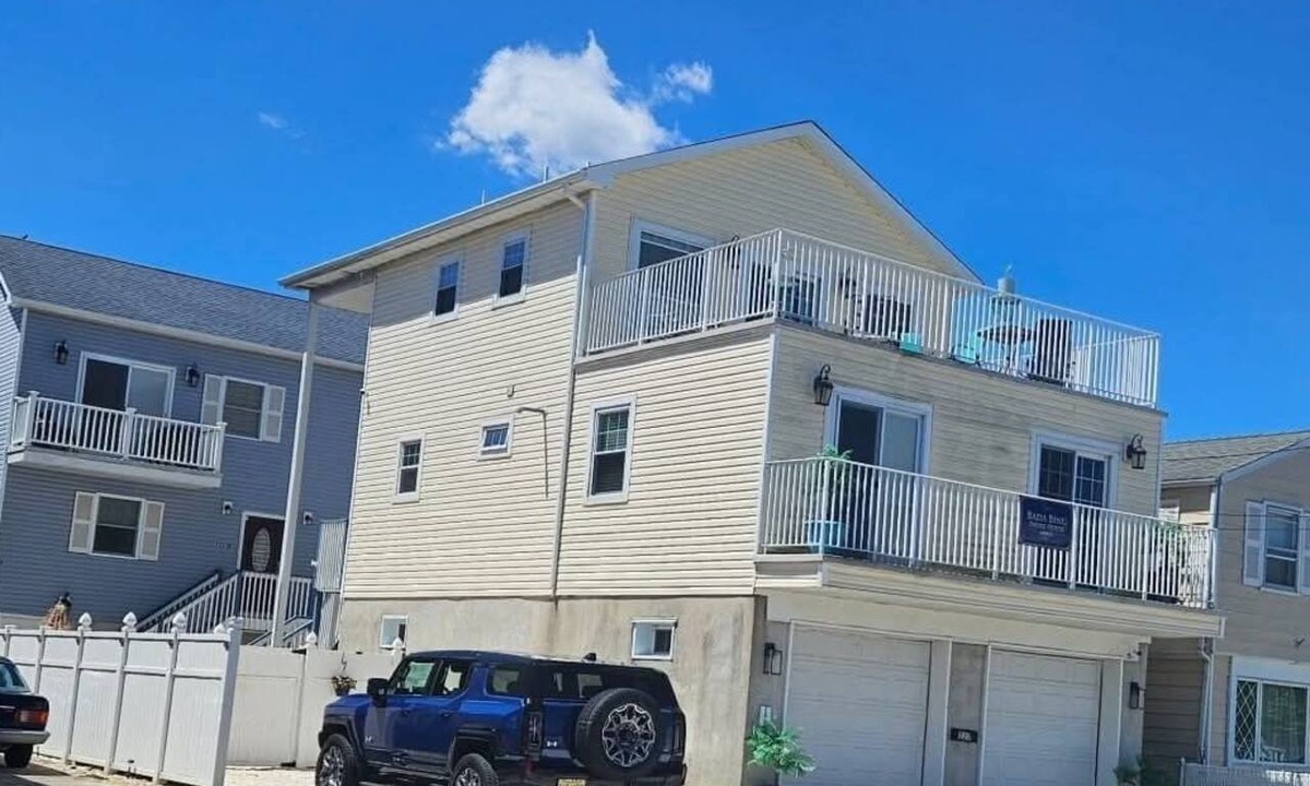 Seaside Heights House | Near Beach Very Large LUX Family Rental - 4BR- 2 Bath, - Sundeck, Game room,