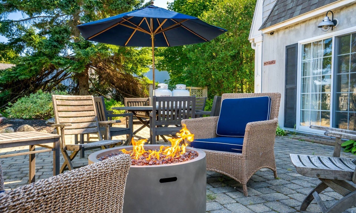 Wells House | Near Crescent + Wells Beach Firepit Sleeps 10