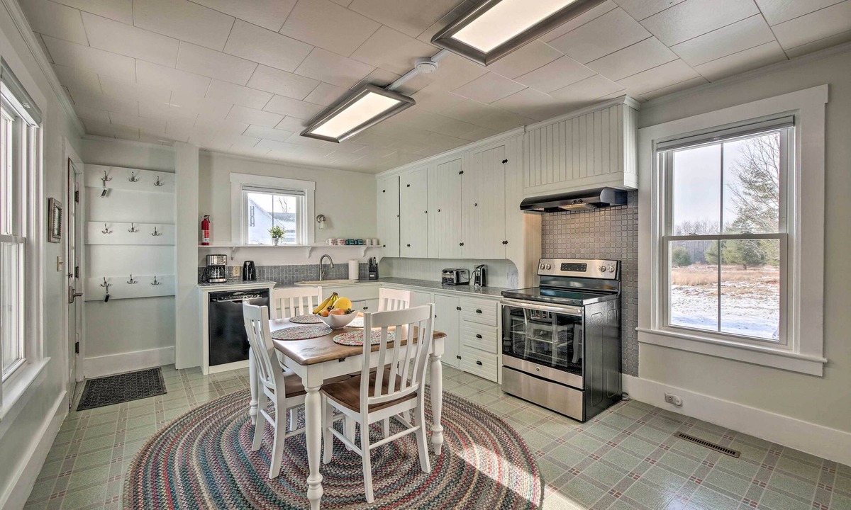 Waldoboro House | Near Lakes, Bay & Trails! Historic Waldoboro Gem