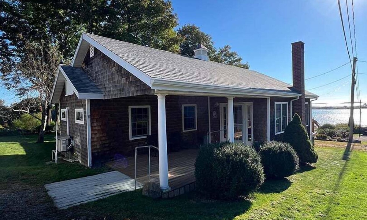 Mid-Coast and Islands Cottage | Near Stover's Cove with gorgeous views of the world famous Cribstone Bridge.