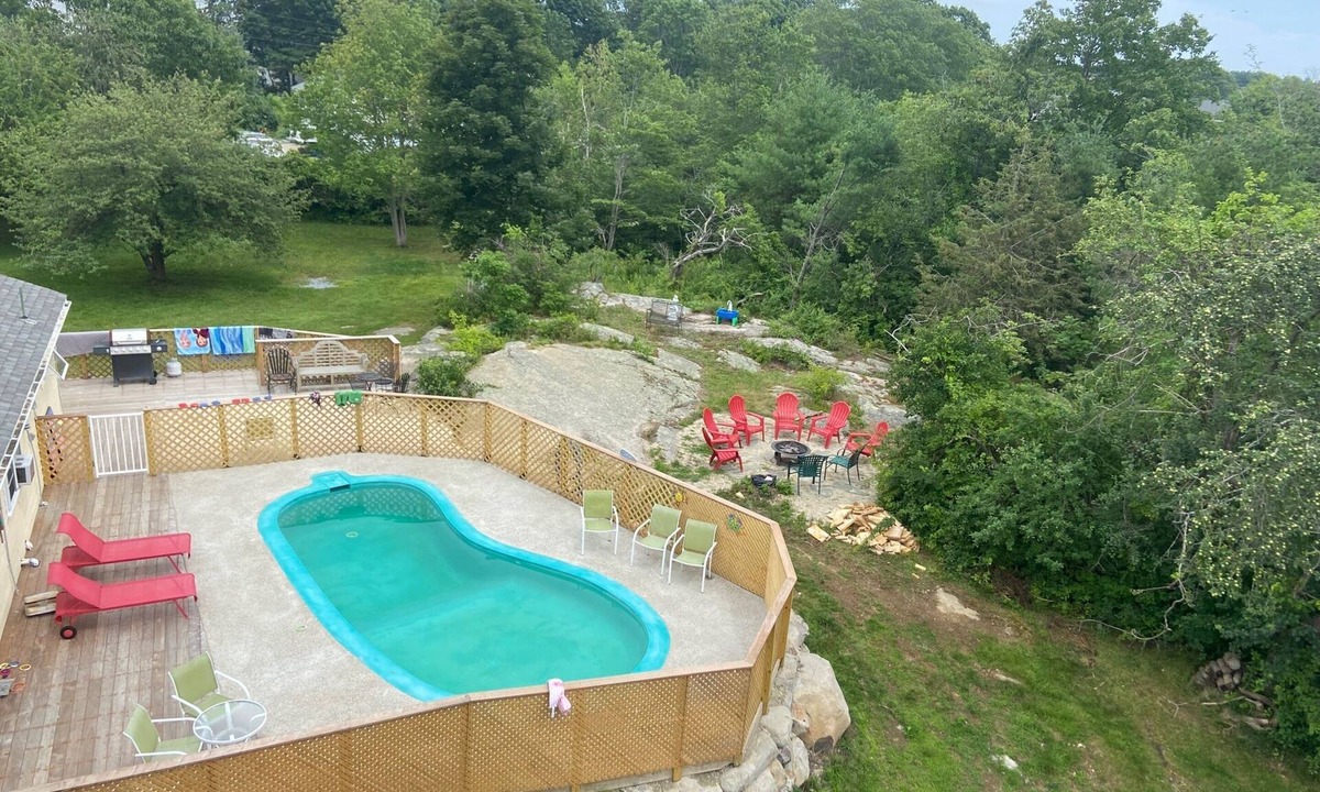 York Beach House | New 3 Bedroom with Private Pool & big yd walking distance downtown York Beach.