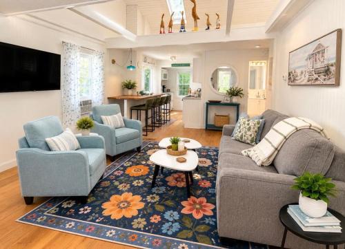 Madison House | NEW Charming Coastal Bungalow steps from the Beach