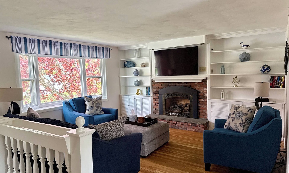 Saunderstown House | New in Narragansett! Newly renovated plus new furniture. 4 kayaks, central A/C