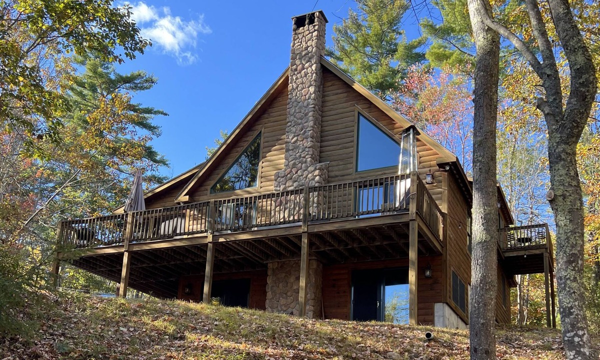 East Wakefield House | NEW - Lake house for family fun & relaxation - game room, fire pit, deck, & dock
