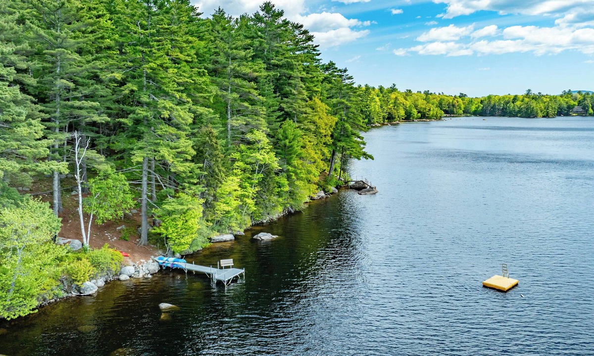 Surry House | New Lakefront 3 Bedroom, 3.5 Bathroom Home on Toddy Pond with Dock and Kayaks
