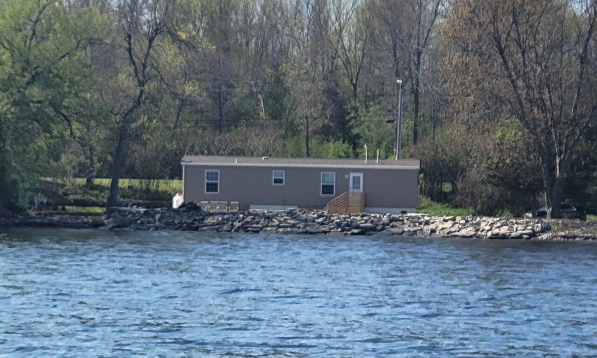Three Mile Bay House | New Lakefront Gem- 140ft Private Shoreline & Dock, AC, Kayaks, Firepit