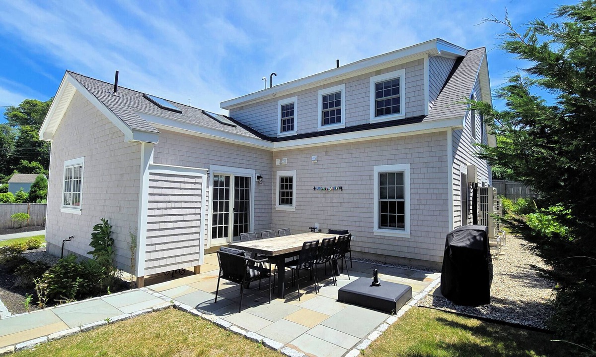 Wellfleet House | NEW LISTING! Newly-Constructed Wellfleet Center 4BD-A/C, Patio, Walk to Main St, Less than 1 Mi to Mayo (Code:WREDE)