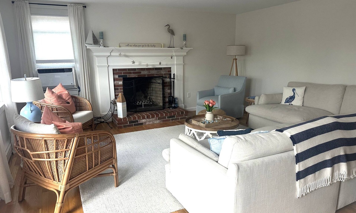 Harwich House | NEW LISTING! Newly-Renovated 4BD-Mill Pond Views, A/C, Deck, Enclosed Outdoor Shower