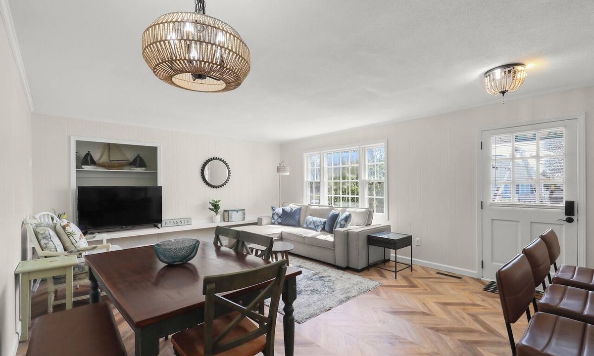 Hyannis Apartment | [New Listing] Walk To Beach, Main St, Harbor. Beautifully Renovated - Captain Gosnold Village