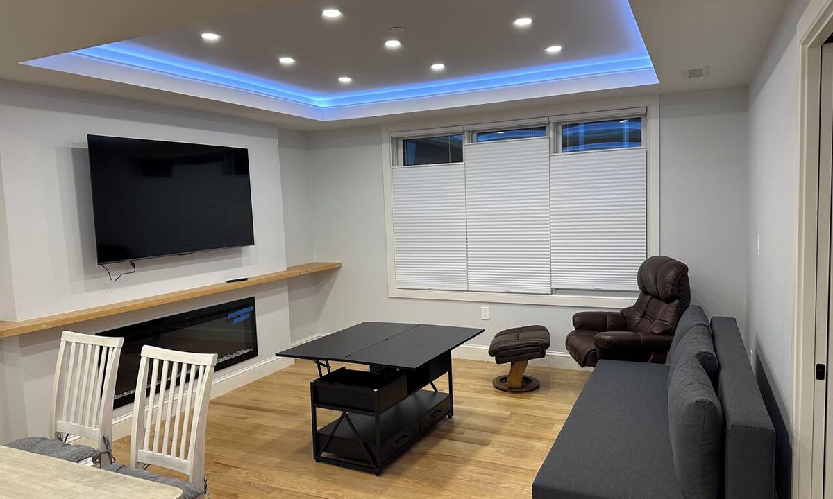 Winter Hill Apartment | New luxury 2 bed/2 bath apt with EV charger