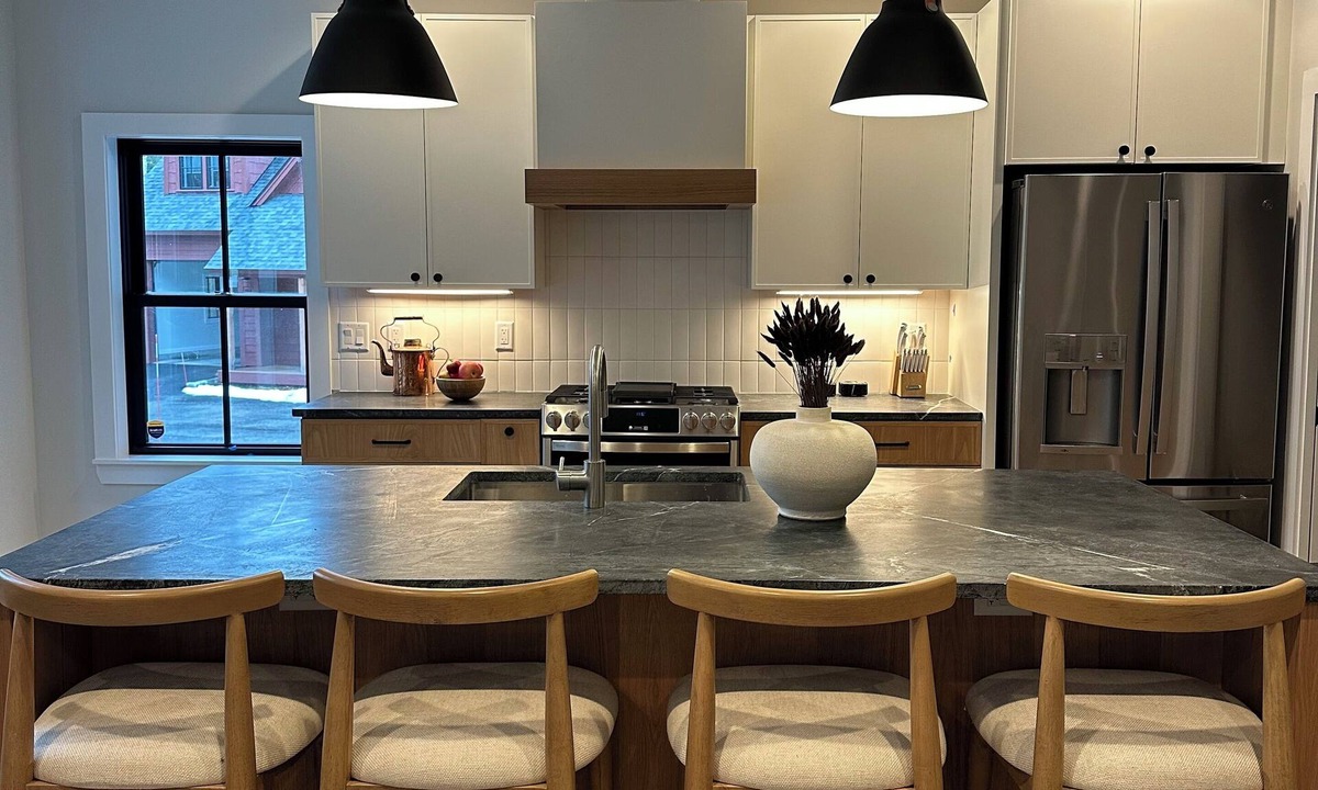 Stowe Area House | NEW Luxury 5BR Stowe Townhome, Sleeps 12 + Arcade Room, Foliage & Bike Trails