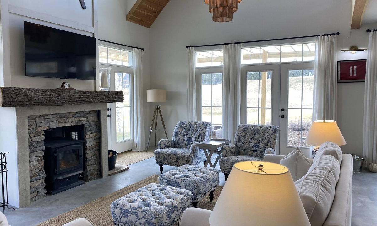 Campton House | New Luxury Home w/Sauna Directly on the 11th Fairway of the Owls Nest Resort NH