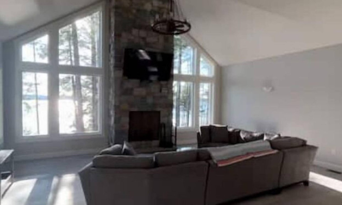 Ellsworth House | New Maine Private Lake House