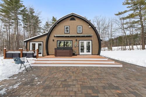 Moultonborough House | NEW Modern Barrel Getaway HOT TUB & Game Room