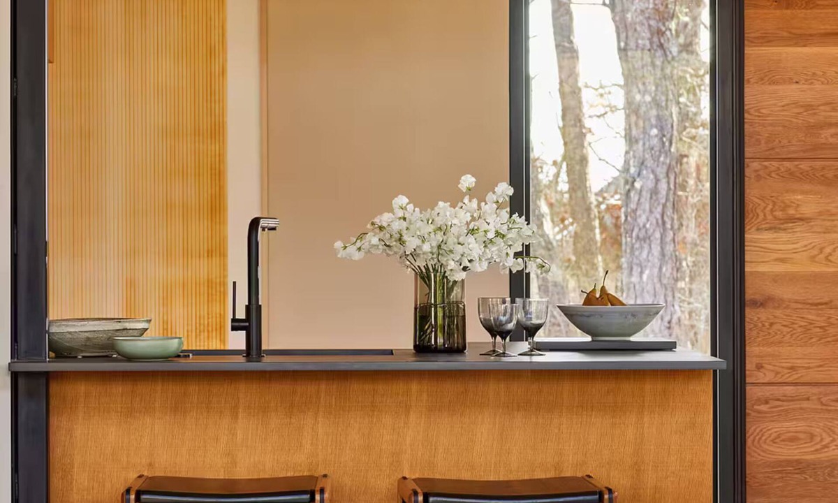 Napeague House | New Modern Minimalist Zen Den. New gunite pool. close to ocean. and the clam bar