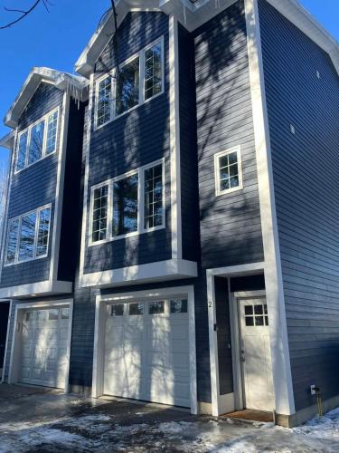 Brunswick Apartment | New Modern Townhouse by Bowdoin College & DT Unit 2
