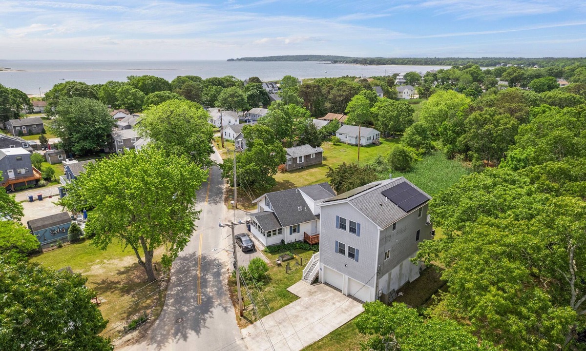 Wareham Center House | NEW! On The Shore - Swifts Beach - Sleeps 8