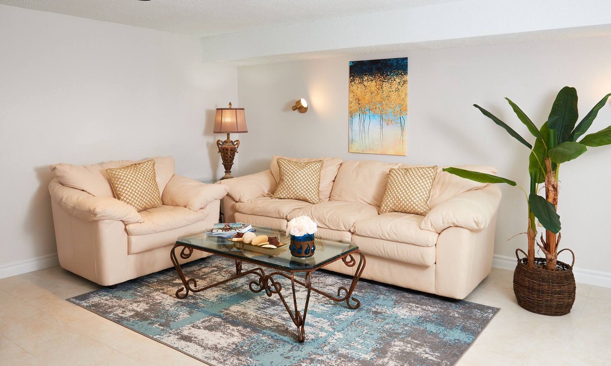 Aurora Apartment | New & Private Modern Suite | Free Parking | Walk To Shops & Cafés