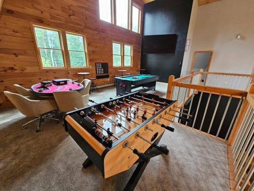 Tamworth House | NEW! Relax and Play - Hot Tub Firepit Game Room Paradise