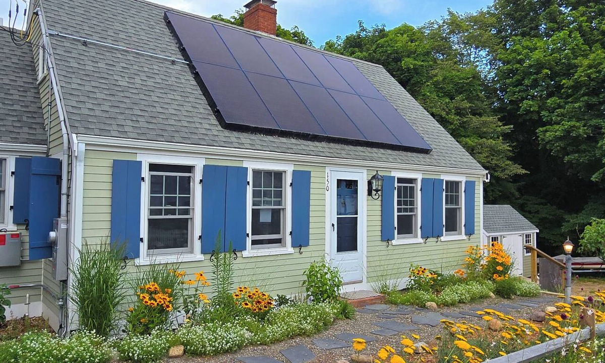 Wellfleet House | NEW RENOVATIONS! In-Town 3BD-A/C, Enclosed Outdoor Shower, Walk to Town Center, Pier & Mayo Beach