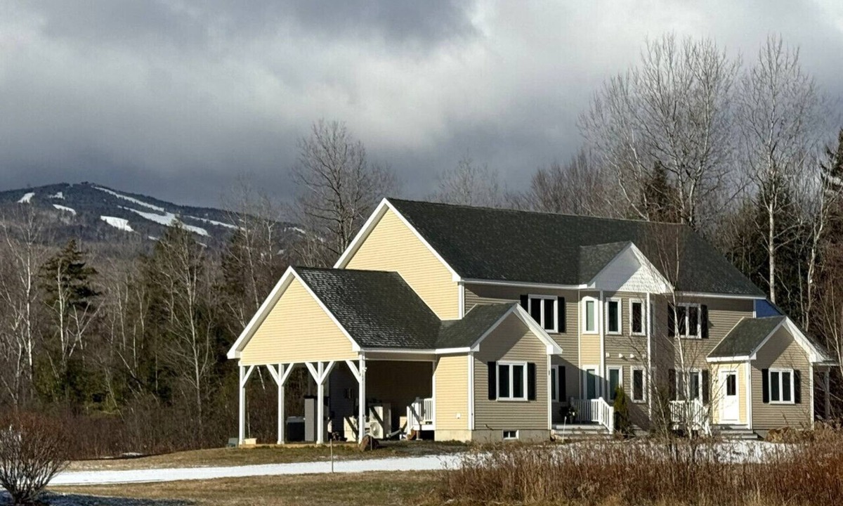 West Dover Villa | New Townhome- Minutes from Mountain, Hot tub, game room