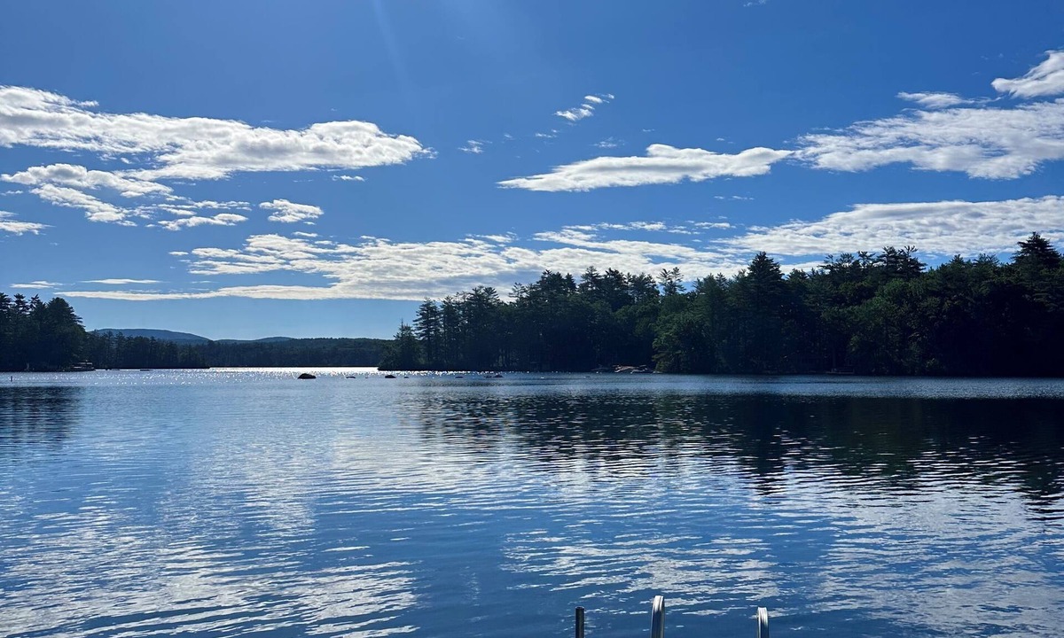 Lochmere House | NEW! WINNISQUAM LAKEFRONT ~ PRIVATE DOCK ~ FIRE PIT ~ SLEEPS 12