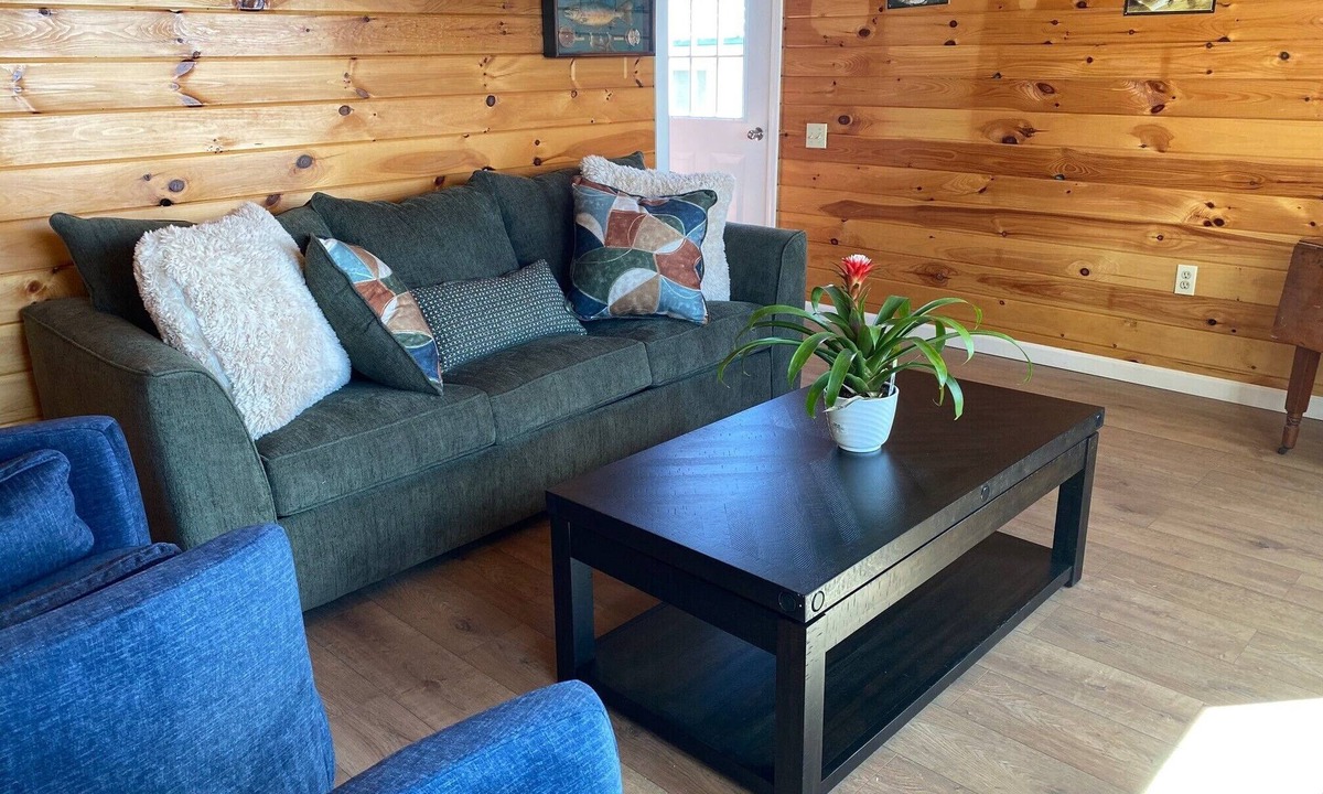 St. Albans Cottage | Newly renovated 2-bedroom Lake Champlain Cottage in Georgia, VT