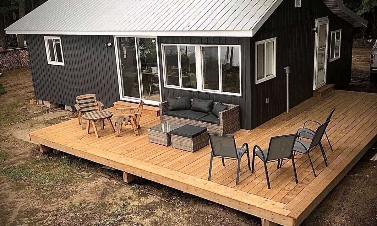 Westmeath Cottage | Newly Renovated 4 Bedcottage on the Ottawa River with Sandy Beaches & Warm Water