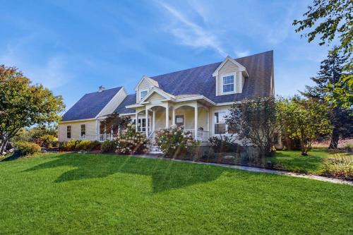 Rockport House | Newly Renovated Charming House with Cozy Fireplace & Outdoor Entertainment Areas