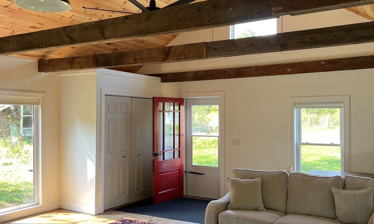 Jefferson House | Newly Renovated Country Farmhouse. Great room, Large kitchen, Bright 3 bd/2.5 ba