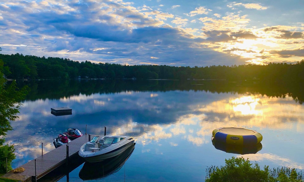 Mirror Lake House | Newly Renovated Lake Front 4 Bedroom Private Family Retreat on Winni!